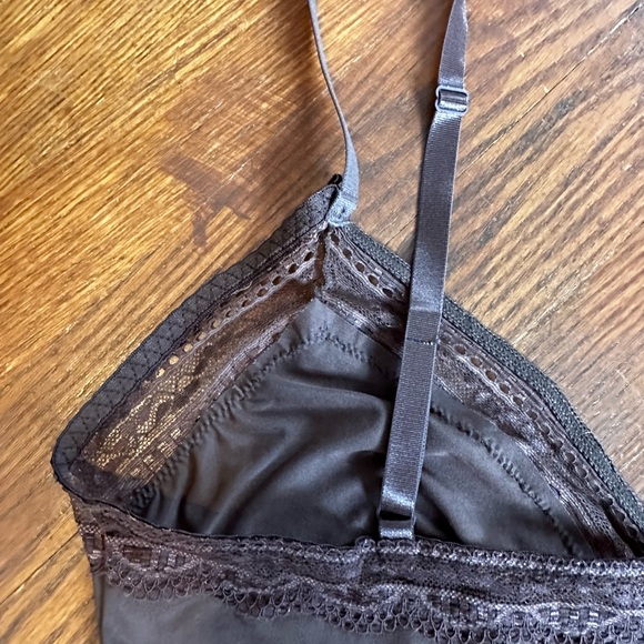 VS PINK lace trim tank top - Picture 3 of 6